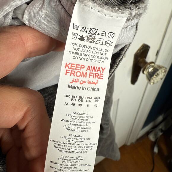 Prettylittlething Petite Washed Gray Dip Back Waist Boyfriend Jeans W1057 Sz 8 - Picture 11 of 11